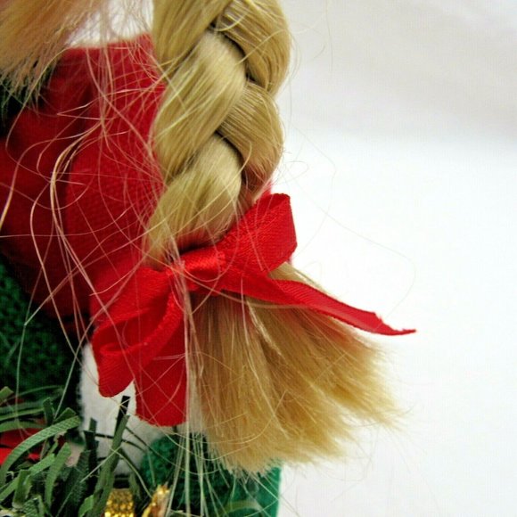 Vintage Terrys Village Christmas Musical Girl Doll Animated Jingle Bells Rare - Picture 5 of 7